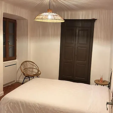 2-bedroom In Historic Building Luri
