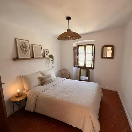 2-bedroom In Historic Building *