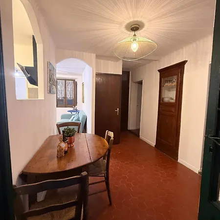 Apartment 2-bedroom In Historic Building Luri